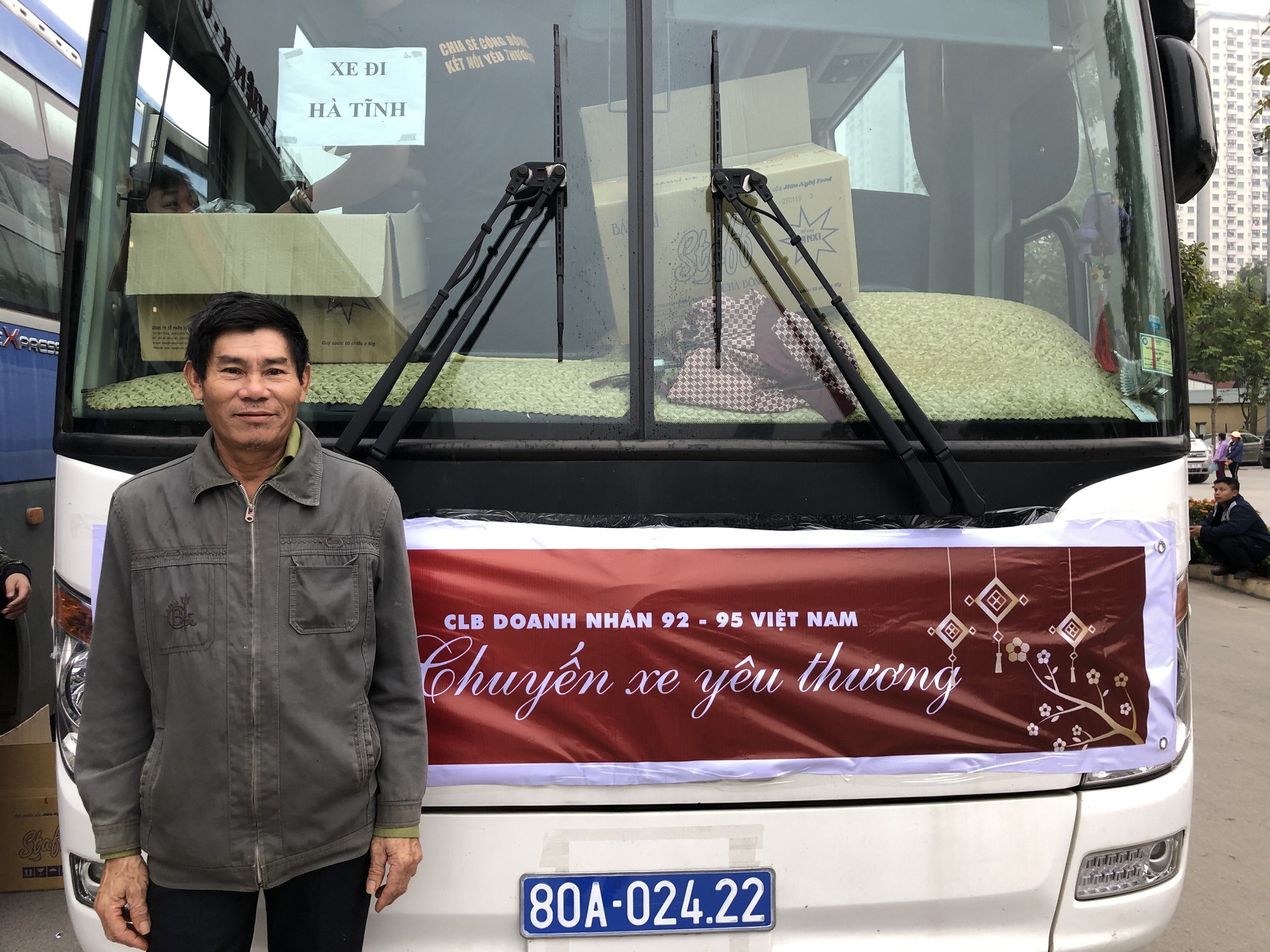 Bệnh nh&acirc;n v&agrave; b&aacute;c sĩ song ca trước khi l&ecirc;n chuyến xe y&ecirc;u thương về ăn Tết - Ảnh 10.