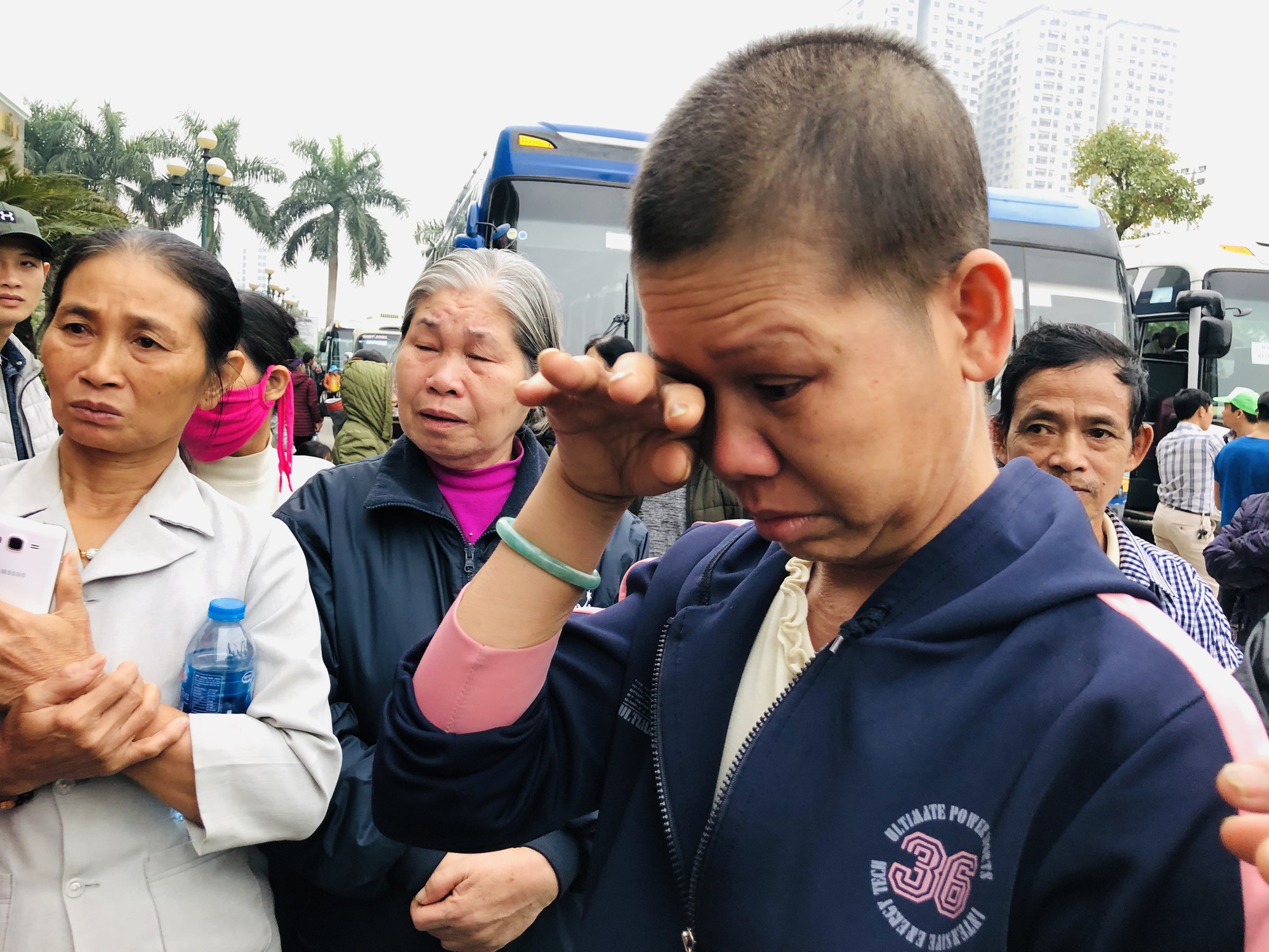 Bệnh nh&acirc;n v&agrave; b&aacute;c sĩ song ca trước khi l&ecirc;n chuyến xe y&ecirc;u thương về ăn Tết - Ảnh 13.
