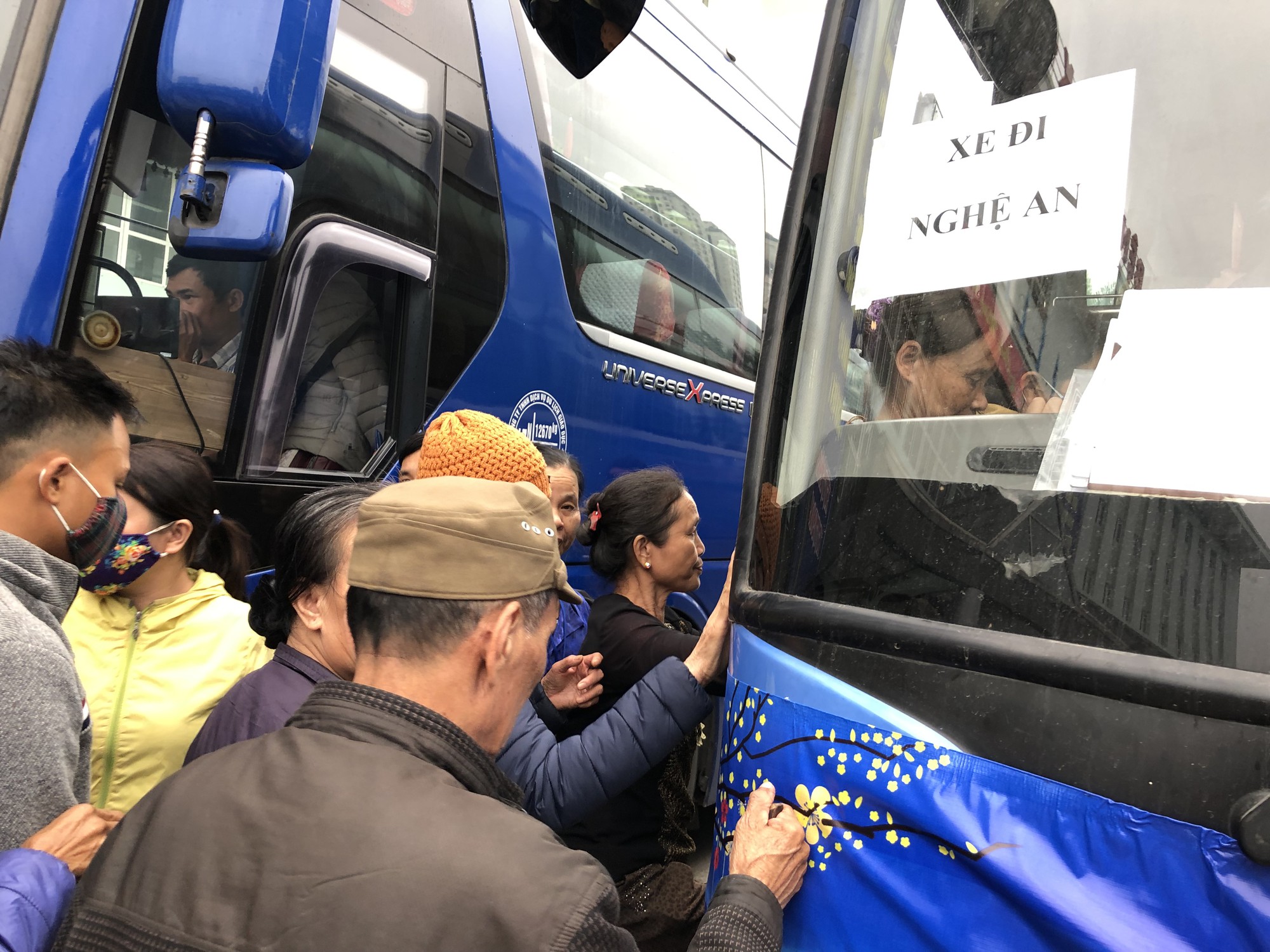 Bệnh nh&acirc;n v&agrave; b&aacute;c sĩ song ca trước khi l&ecirc;n chuyến xe y&ecirc;u thương về ăn Tết - Ảnh 20.