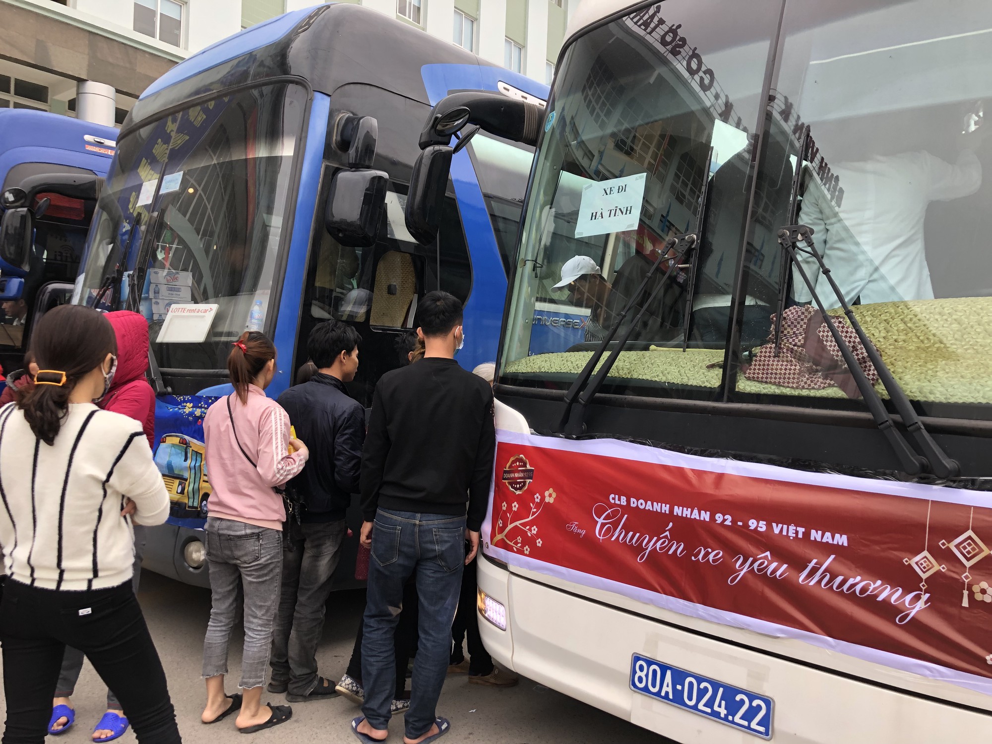 Bệnh nh&acirc;n v&agrave; b&aacute;c sĩ song ca trước khi l&ecirc;n chuyến xe y&ecirc;u thương về ăn Tết - Ảnh 21.