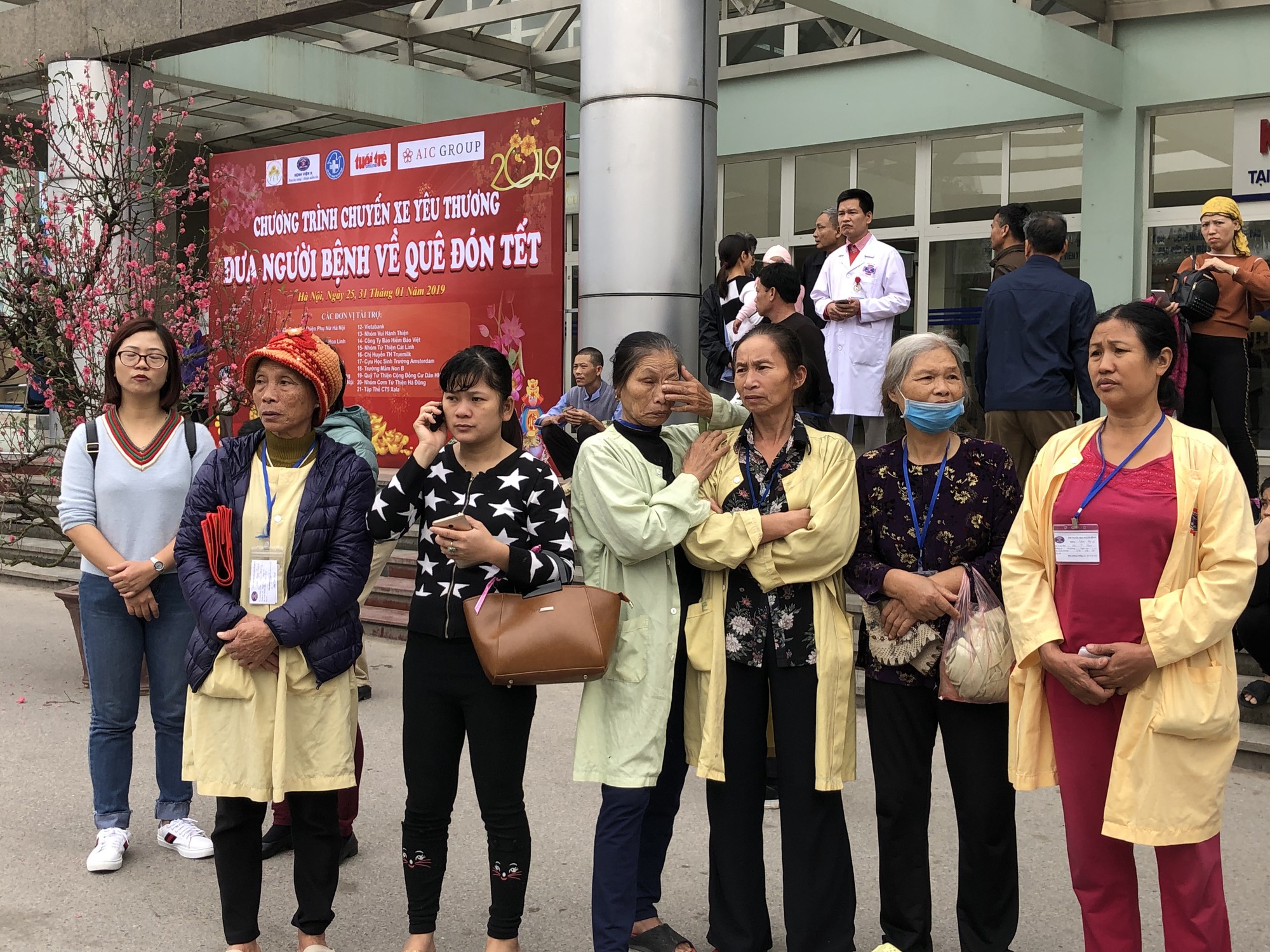 Bệnh nh&acirc;n v&agrave; b&aacute;c sĩ song ca trước khi l&ecirc;n chuyến xe y&ecirc;u thương về ăn Tết - Ảnh 26.