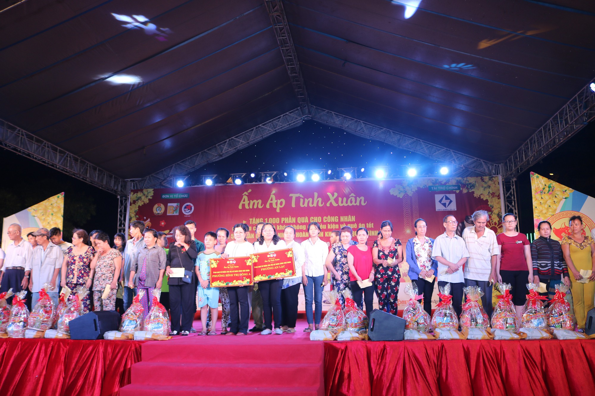 Tết ấm &aacute;p c&ugrave;ng c&ocirc;ng nh&acirc;n xa qu&ecirc; - Ảnh 9.