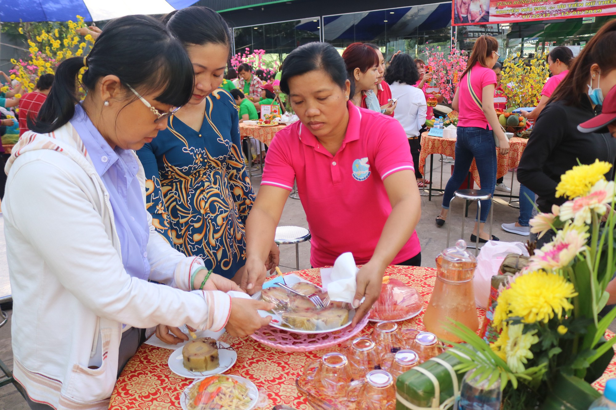 Tết ấm &aacute;p c&ugrave;ng c&ocirc;ng nh&acirc;n xa qu&ecirc; - Ảnh 1.
