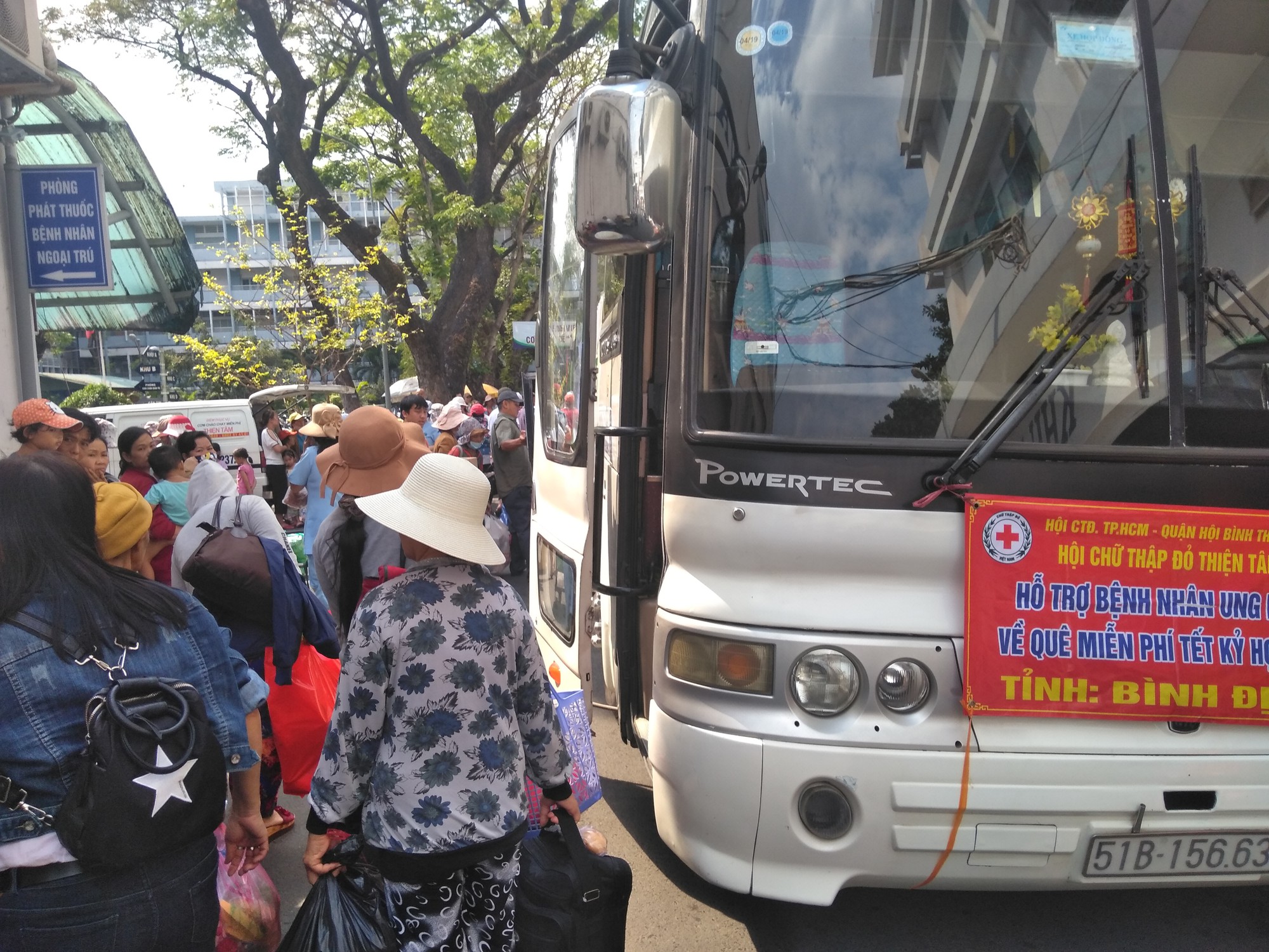 Những chuyến xe làm ấm lòng bệnh nhân ung thư - Ảnh 4.