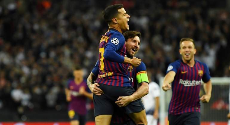 Coutinho cảm kích vì được Messi nhường sút phạt đền