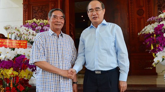 Bí thư Thành ủy TP HCM thăm, chúc Tết các đơn vị