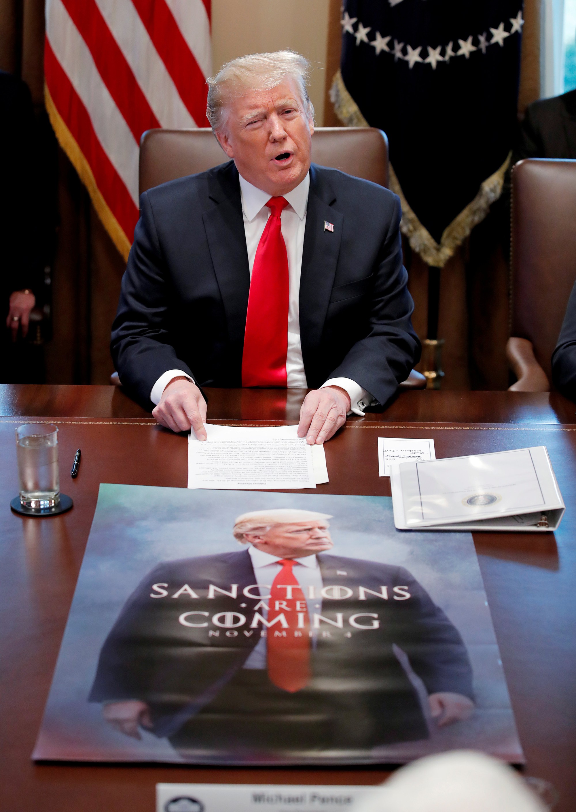 &Ocirc;ng Trump b&oacute;ng gi&oacute; về tr&ograve; chơi vương quyền  - Ảnh 2.
