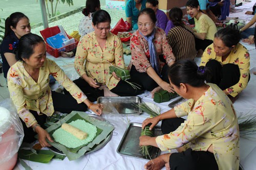 Thi gói bánh tét, bánh chưng mừng Xuân Kỷ Hợi - Ảnh 1.