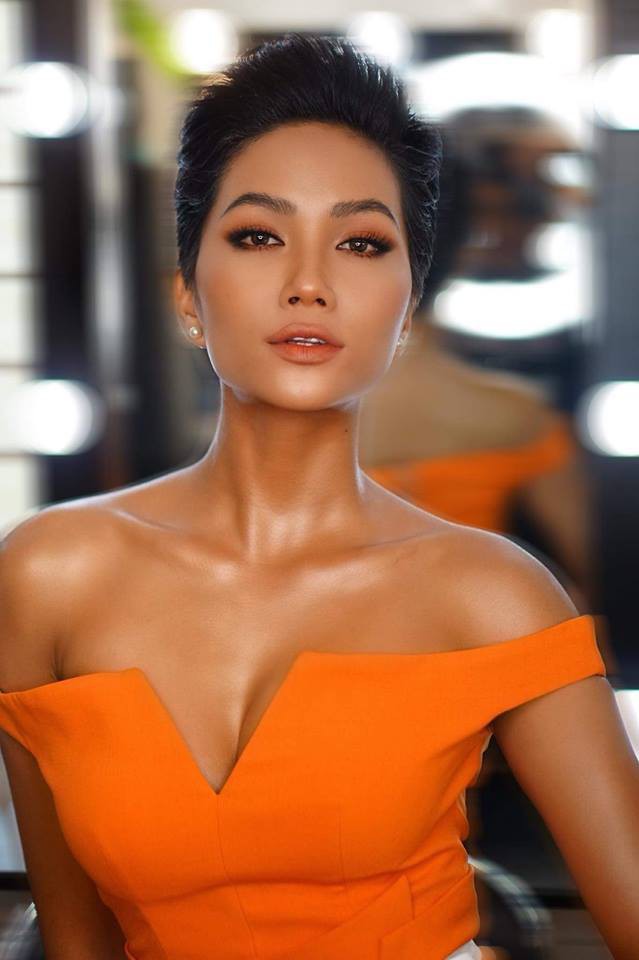 H’Hen Niê: Thế giới trầm trồ về “nàng Cinderella của Việt Nam - Ảnh 9.