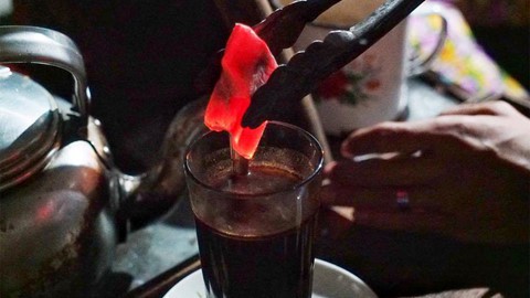 Cà phê than nóng độc đáo ở Indonesia