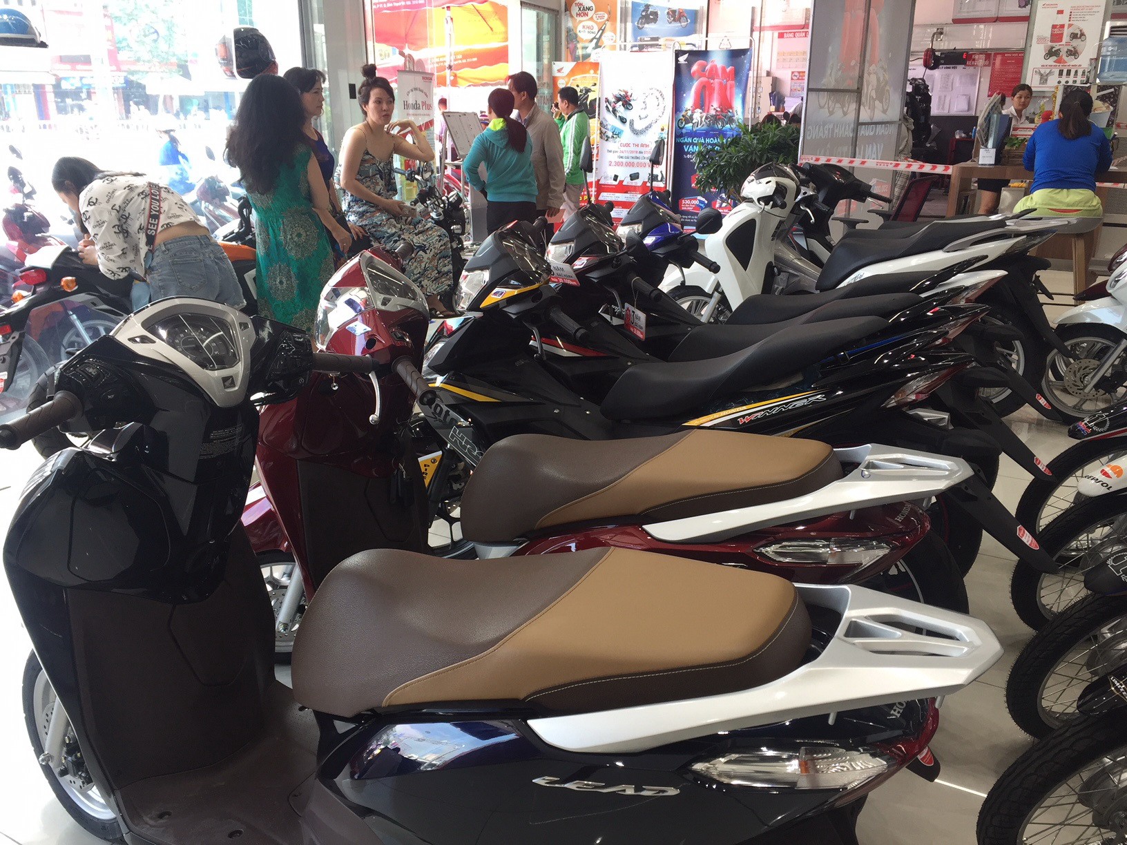 Cận Tết Nguyên đán, xe tay ga Honda lại loạn giá
