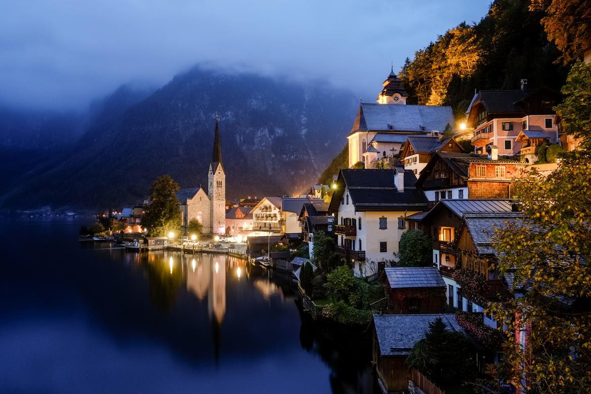 Ngắm nhìn vẻ đẹp tựa thiên đường của thị trấn bên hồ Hallstatt - Ảnh 2.