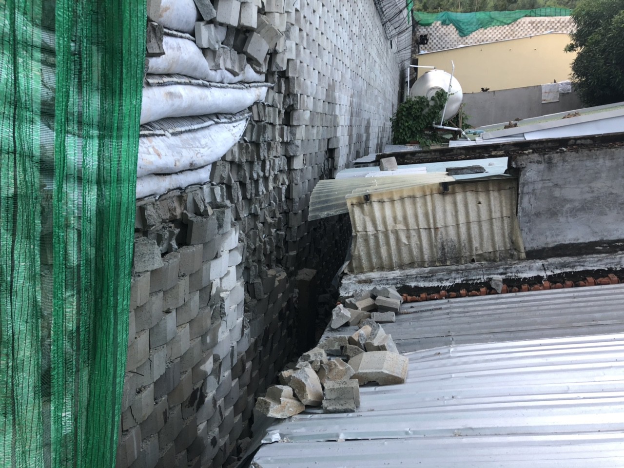 Bức tường thành thách thức