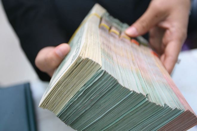 Nhân viên ngân hàng ngóng thưởng cao Tết Kỷ Hợi - Ảnh 1.