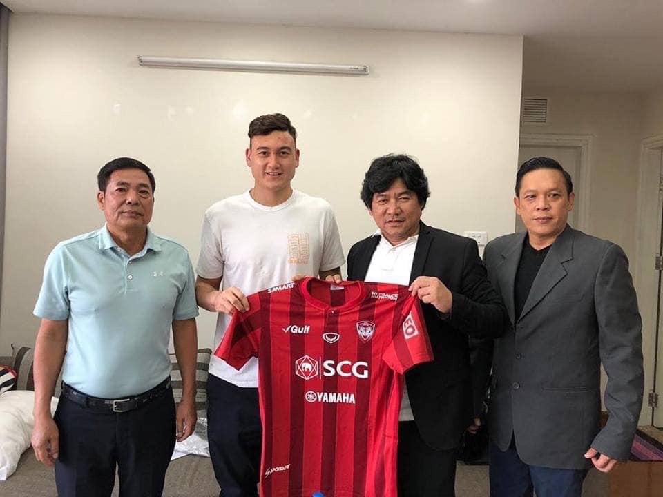 Đại diện của Đặng Văn Lâm xác nhận đưa anh sang Muangthong United