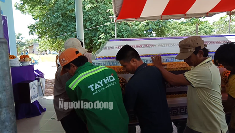 Linh cảm 1 người mẹ nạn nh&acirc;n trong vụ đ&aacute;nh bom ở Ai Cập - Ảnh 2.