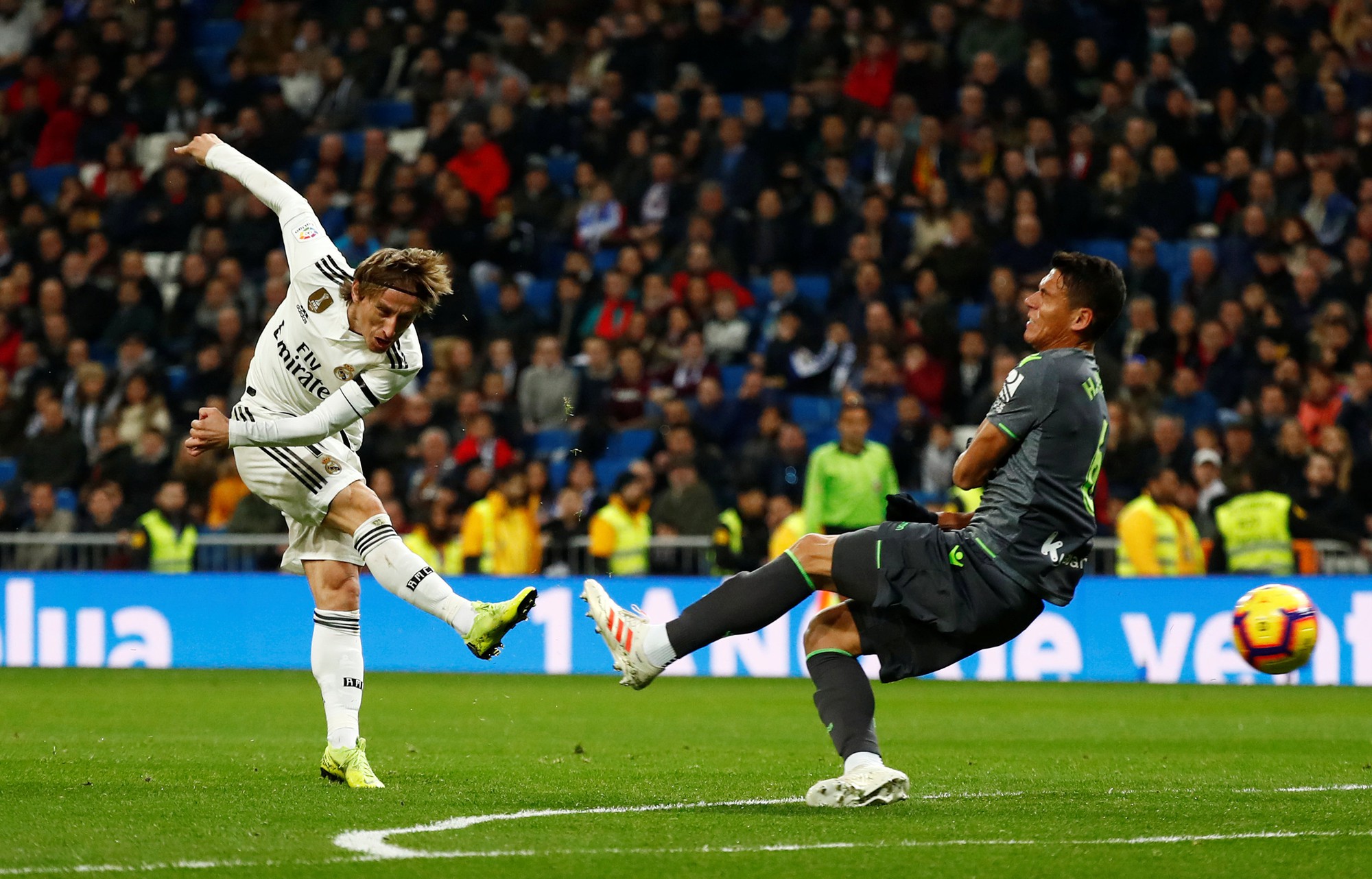 Modric: Nhiều cầu thủ Real Madrid đang sa s&uacute;t tệ hại - Ảnh 3.