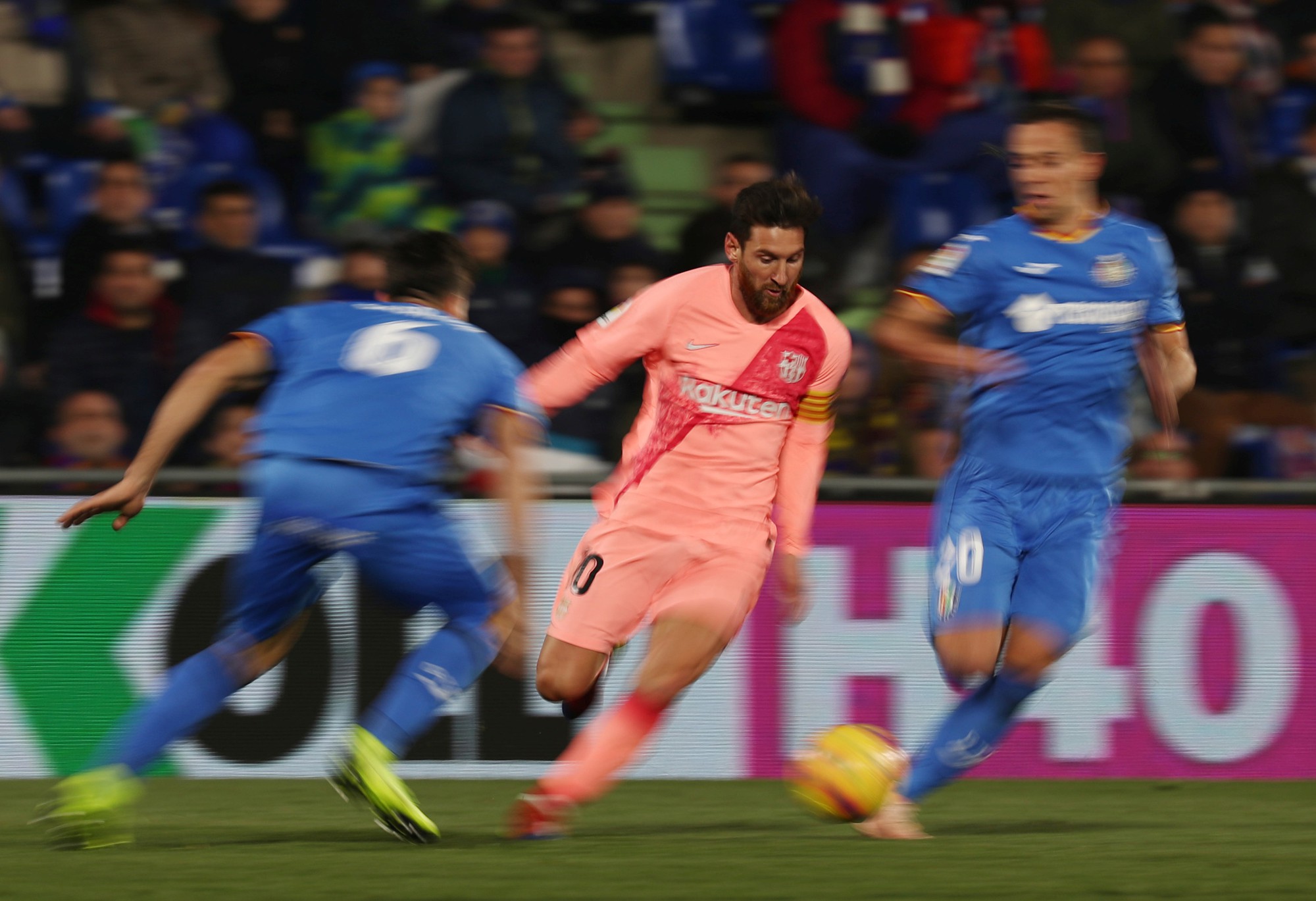Messi v&agrave; Suarez gi&uacute;p Barcelona gia tăng c&aacute;ch biệt với nh&oacute;m sau - Ảnh 1.