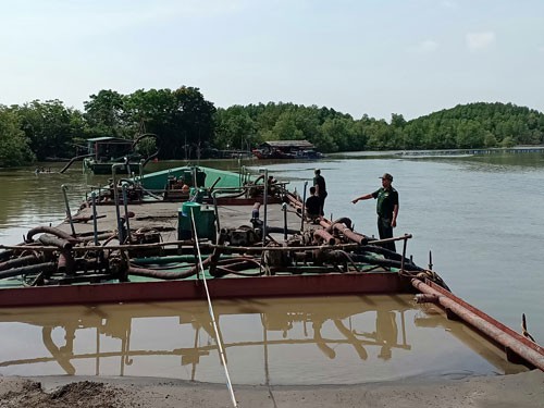 TP HCM: "Cát tặc" lộng hành