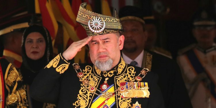Cuộc thoái vị không êm ả ở Malaysia