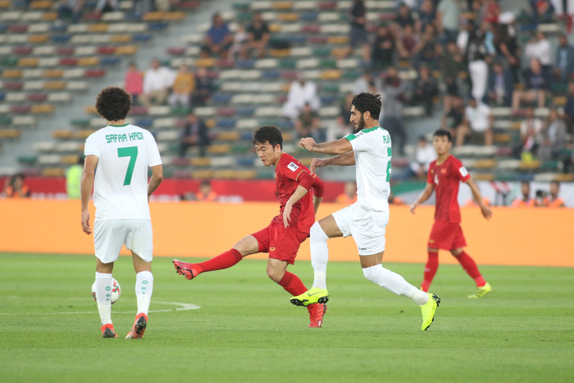 Việt Nam - Iraq 2-3: Thua ngược bởi sức vóc và bóng chết - Ảnh 1.