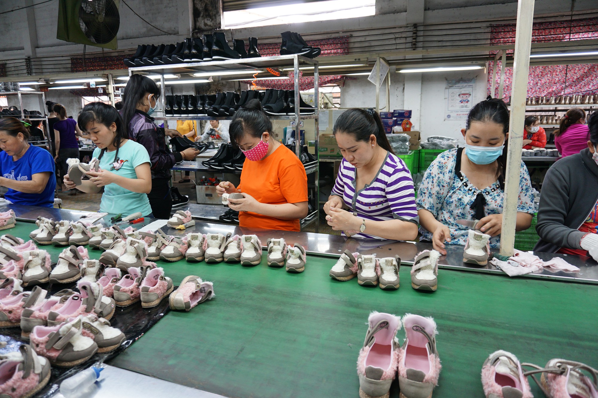 Ch&iacute;nh s&aacute;ch tiền lương,  BHXH, BHYT người lao động n&ecirc;n biết - Ảnh 1.