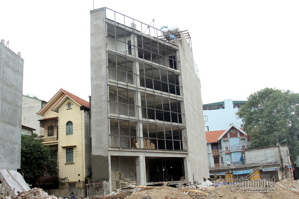 Nhiều nh&agrave; si&ecirc;u kỳ dị tr&ecirc;n đường ng&agrave;n tỉ ở thủ đ&ocirc; - Ảnh 2.