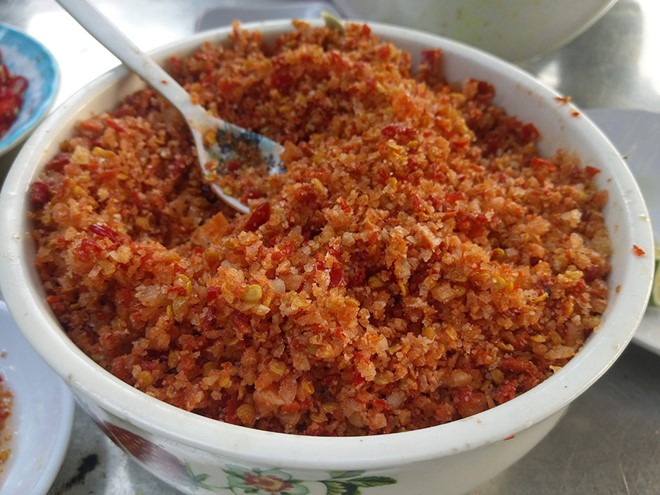 Bữa s&aacute;ng kh&oacute; qu&ecirc;n ở thị x&atilde; bi&ecirc;n giới - Ảnh 2.