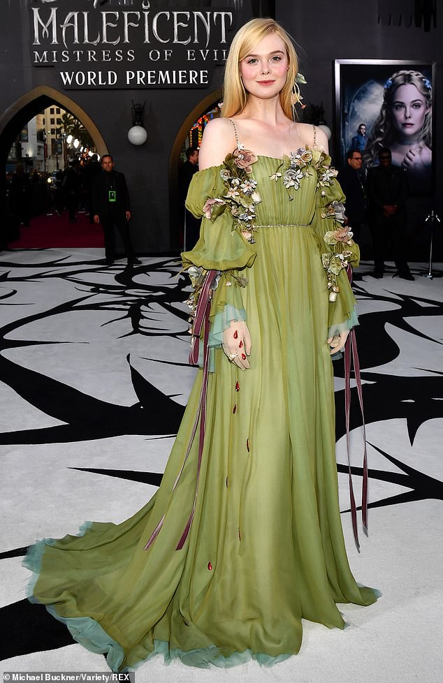 Pax Thiên tháp tùng mẹ nuôi Angelina Jolie trên thảm đỏ - Ảnh 9.