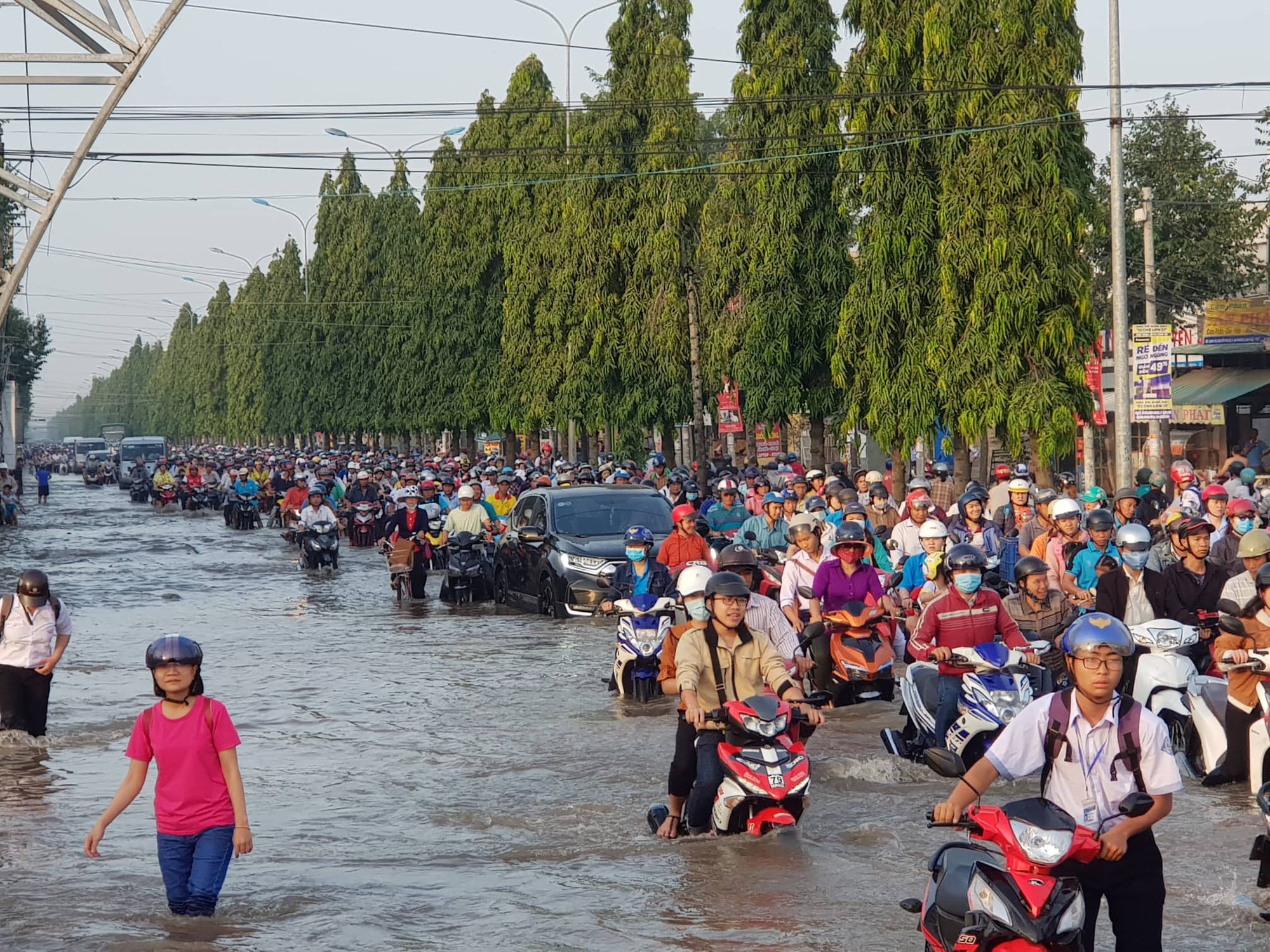 Triều cường d&acirc;ng cao, Cần Thơ y&ecirc;u cầu nắm ch&iacute;nh x&aacute;c số lượng học sinh đến v&agrave; về - Ảnh 2.