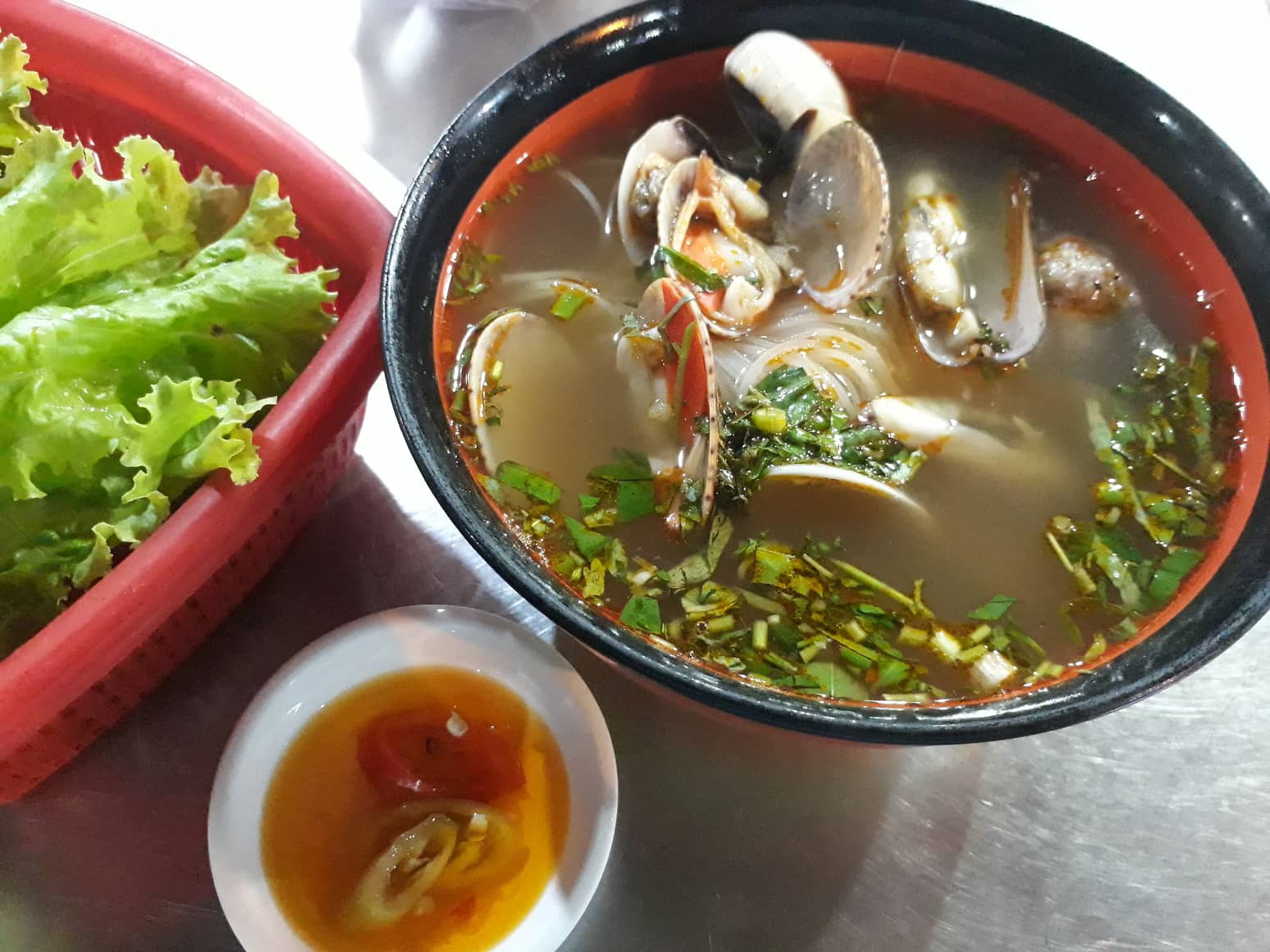 Đi chợ hoa, ăn h&agrave;ng m&ecirc; mệt - Ảnh 1.
