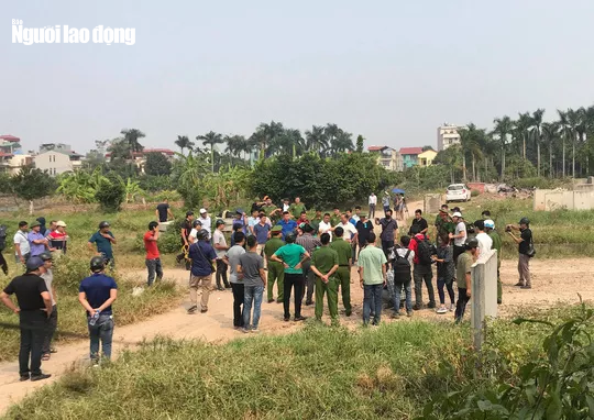 Đưa 2 nghi phạm s&aacute;t hại nam sinh vi&ecirc;n chạy Grab thực nghiệm hiện trường - Ảnh 4.