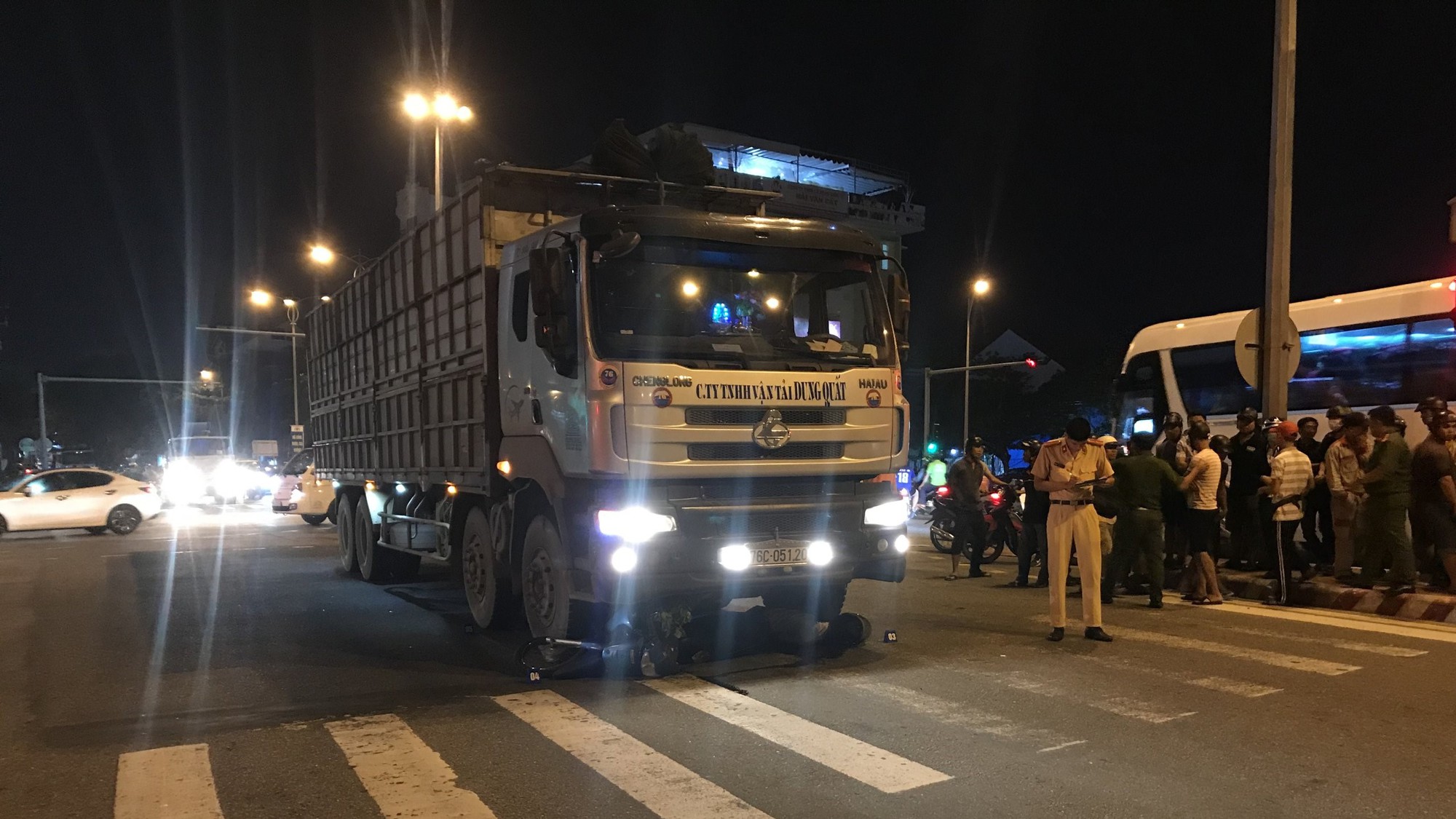 Quay đầu xe, nam thanh niên chết thảm dưới bánh xe tải