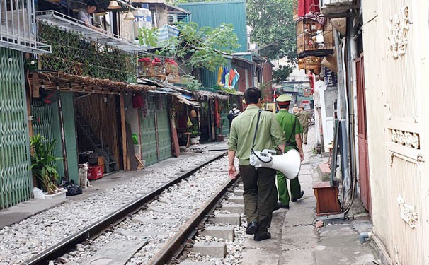 H&agrave; Nội x&oacute;a sổ x&oacute;m c&agrave; ph&ecirc; đường t&agrave;u - Ảnh 1.
