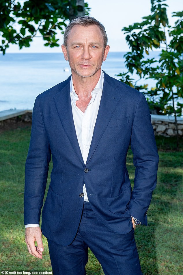 Đoàn phim “James Bond” khiến căn cứ không quân khốn đốn - Ảnh 1.