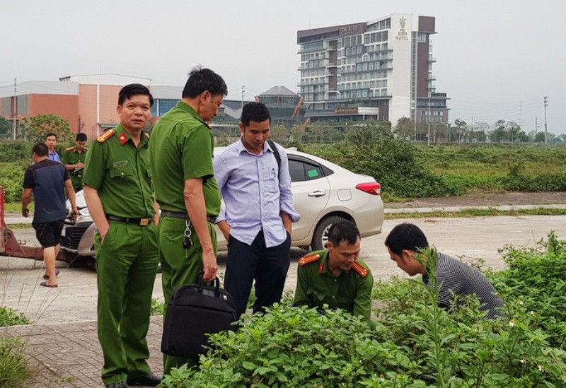 Gi&aacute;ng cấp trung t&aacute; CSGT đứng nh&igrave;n thanh ni&ecirc;n d&ugrave;ng k&eacute;o đ&acirc;m chết bạn g&aacute;i  - Ảnh 2.