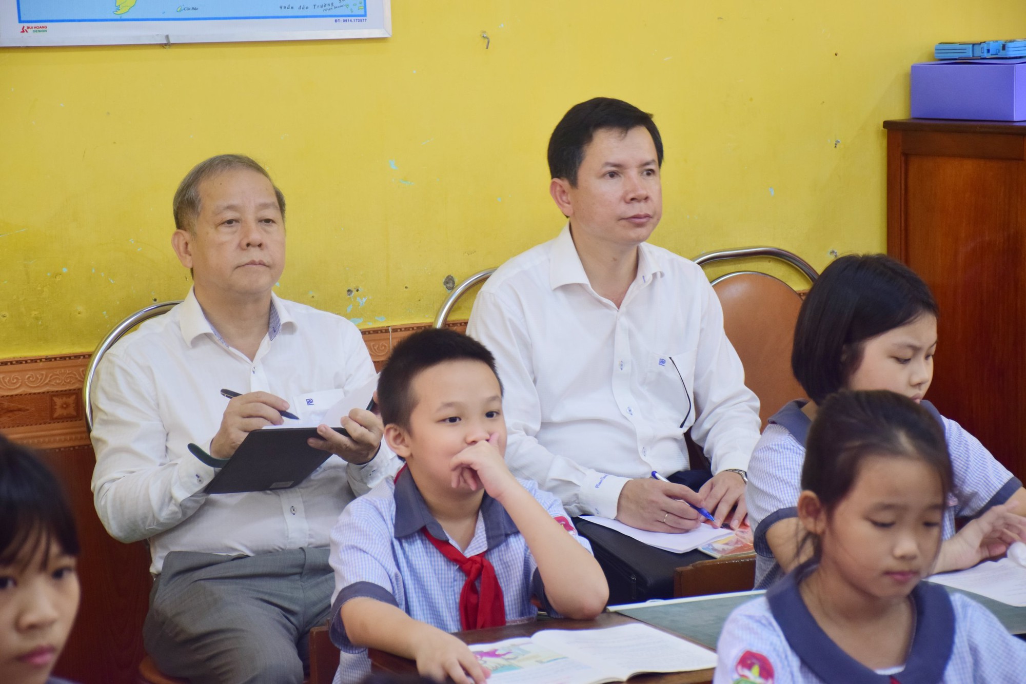 Chủ tịch tỉnh Thừa Thiên- Huế bất ngờ vào dự giờ lớp học