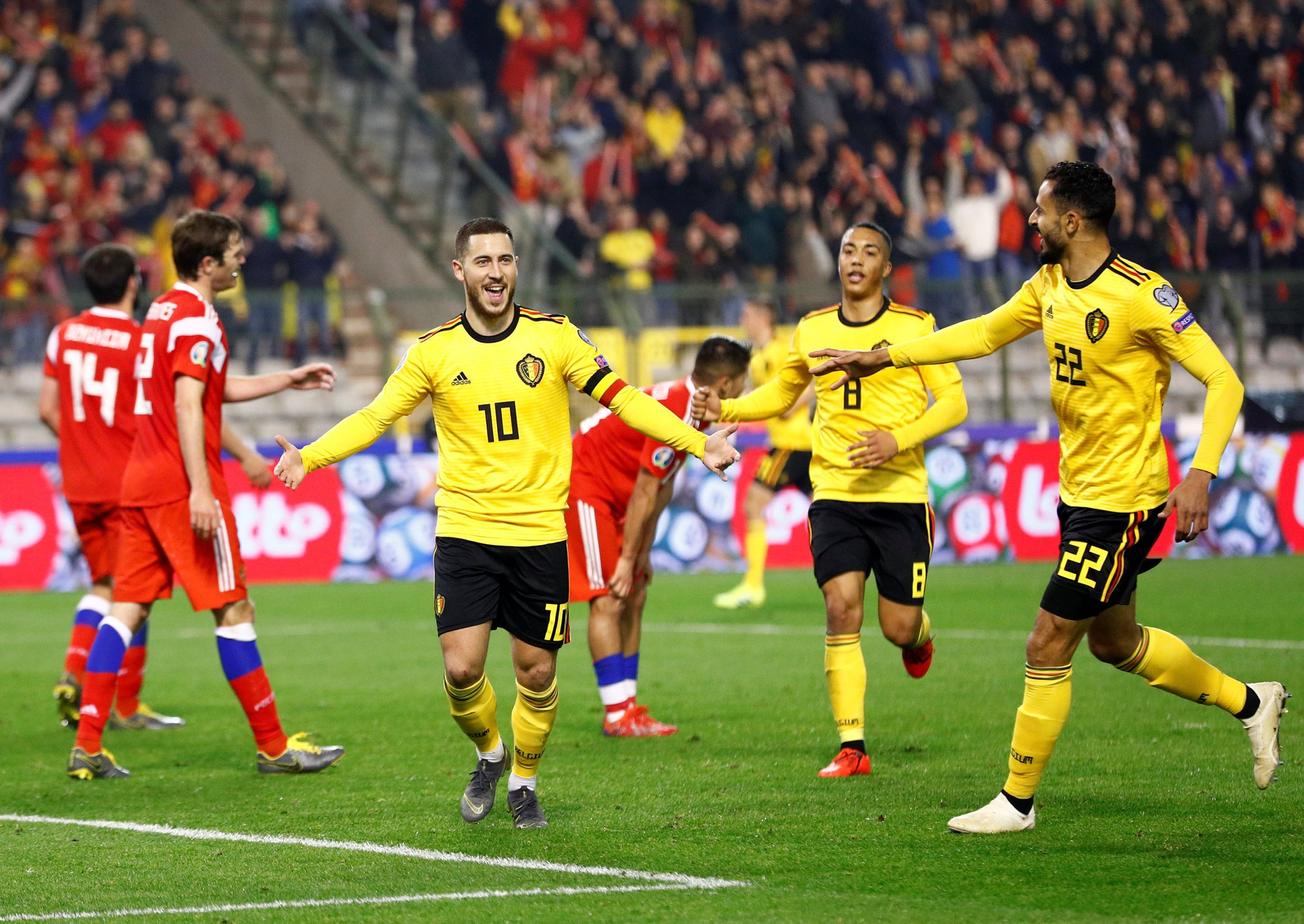 Tấm vé đầu tiên dự EURO 2020 vẫy gọi đội bóng số 1 hành tinh