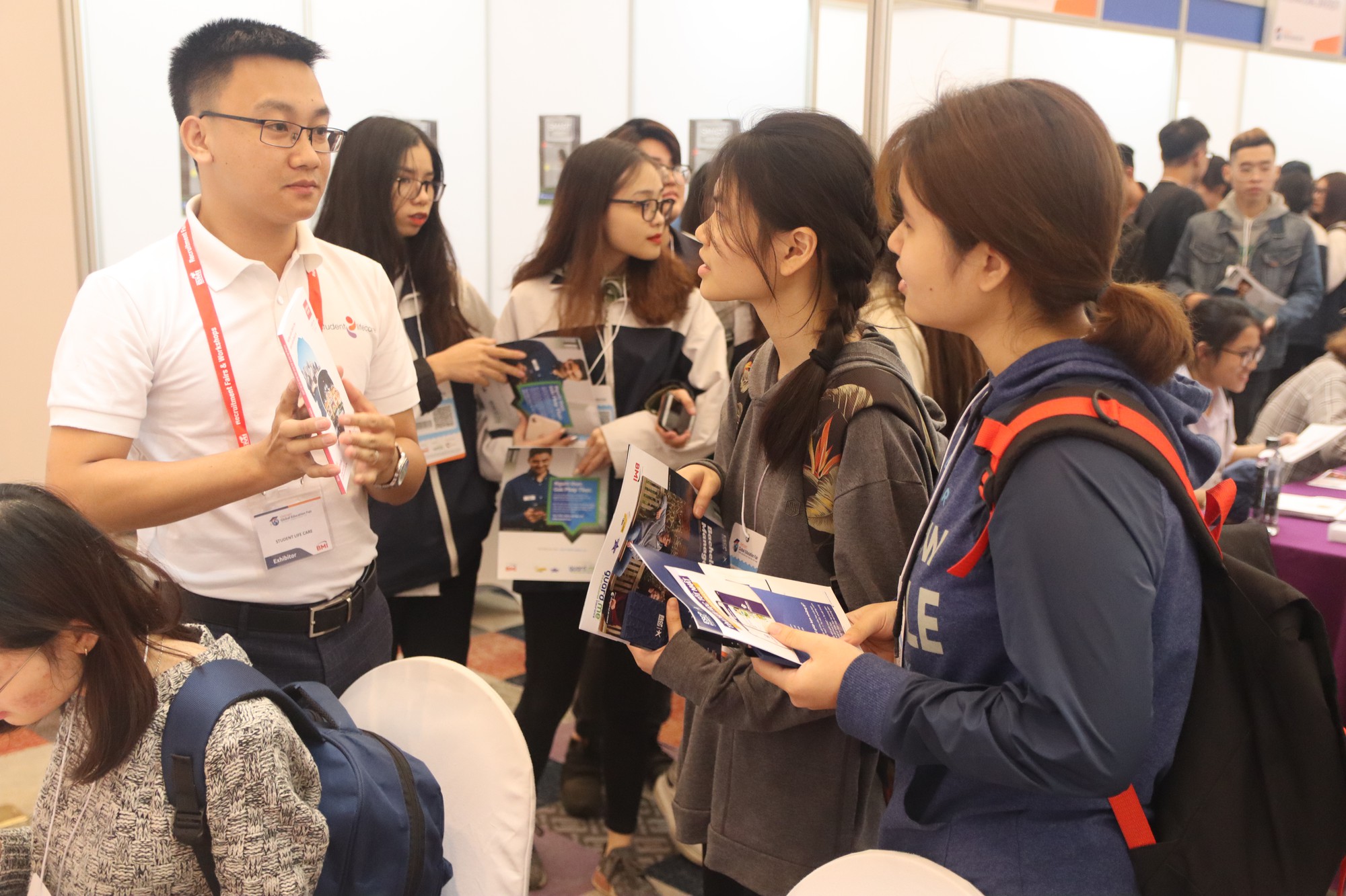 Kh&aacute;m ph&aacute; khu vườn tri thức thế giới từ trung học với triển l&atilde;m du học GEF    - Ảnh 2.
