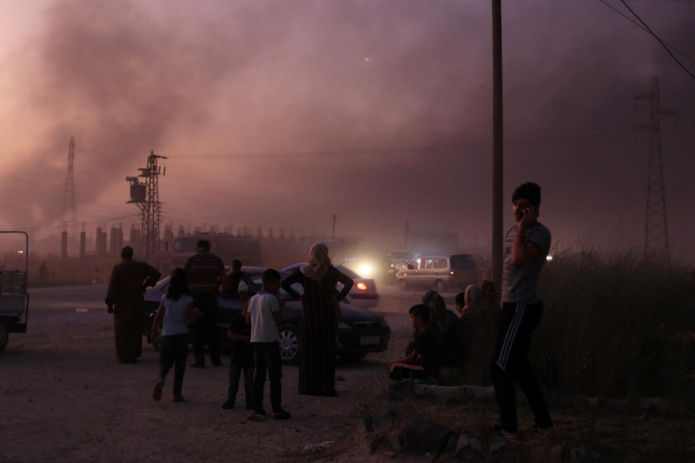 Thổ Nhĩ Kỳ triển khai bộ binh vào Syria, ông Trump lại dọa phá hủy - Ảnh 1.
