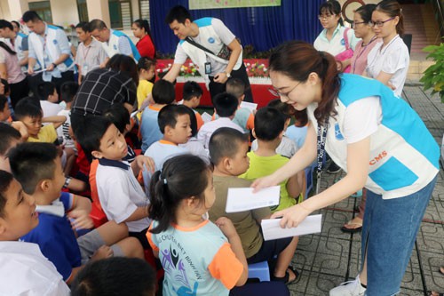 Chia sẻ yêu thương cùng trẻ em khuyết tật