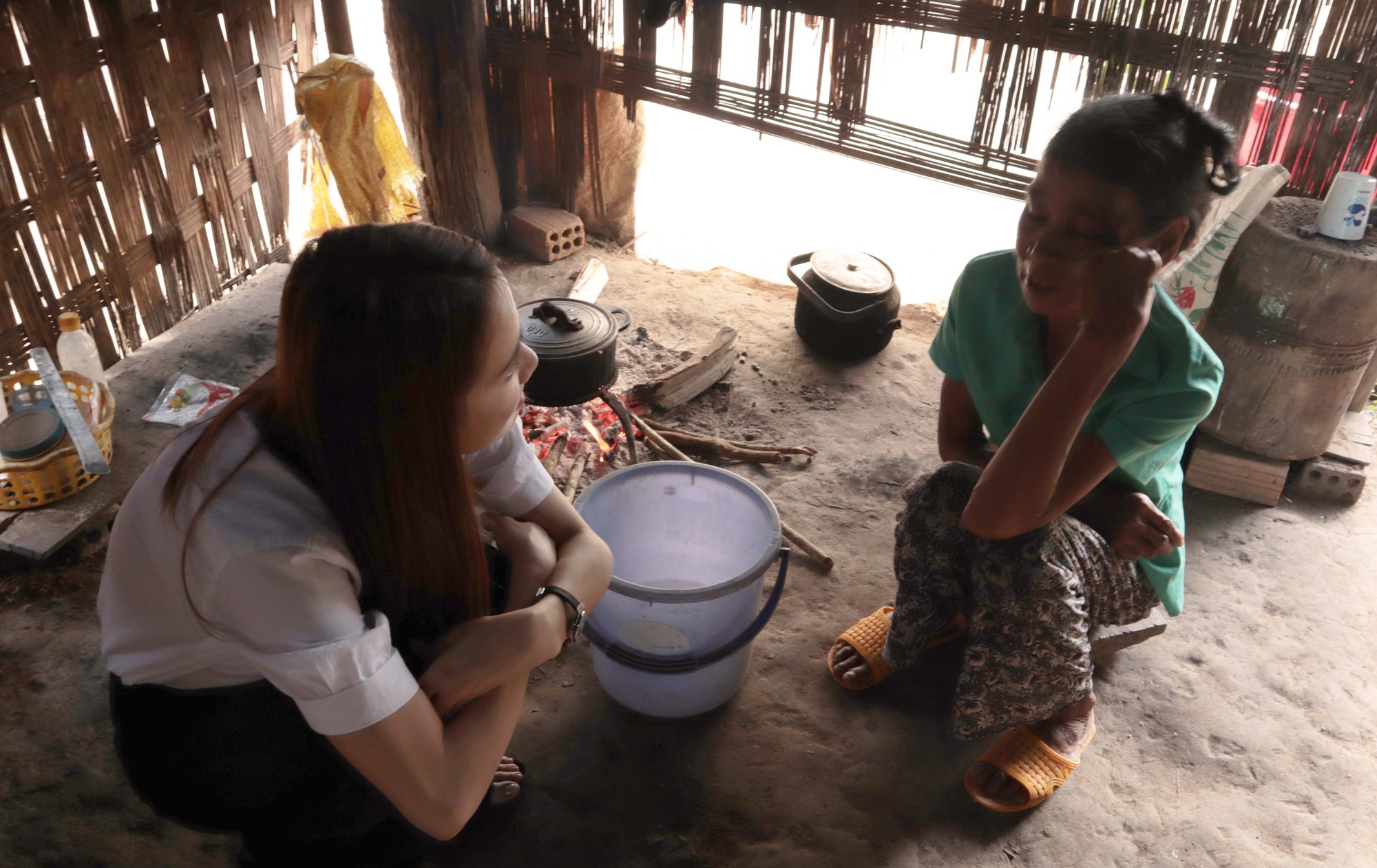 Nh&atilde; Phương một m&igrave;nh về rừng - Ảnh 2.