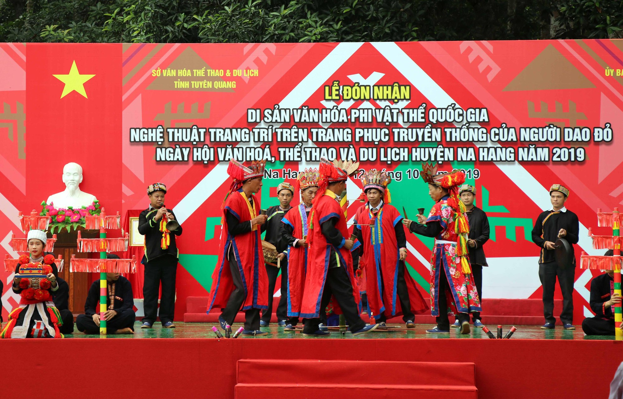 B&iacute; quyết đưa thuật trang tr&iacute; tr&ecirc;n trang phục truyền thống của người Dao đỏ th&agrave;nh di sản quốc gia - Ảnh 2.