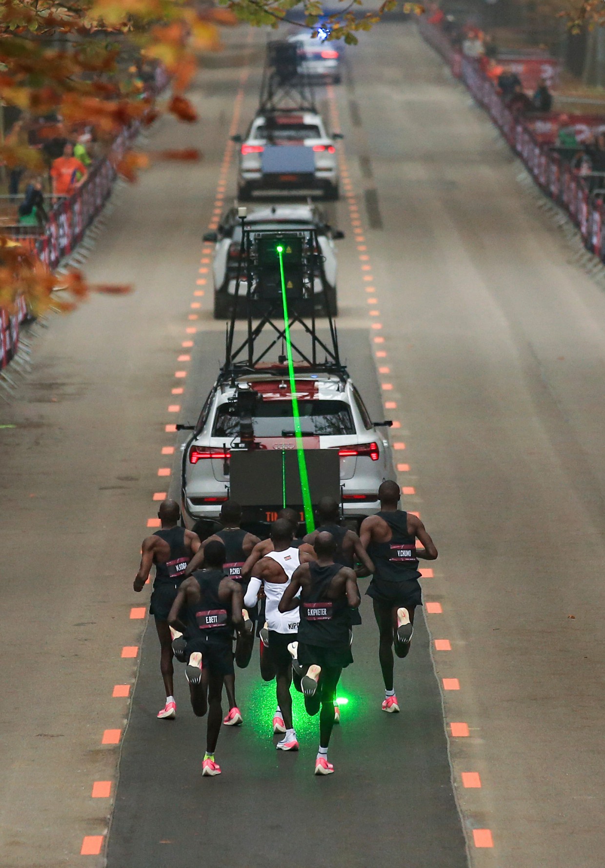 Si&ecirc;u nh&acirc;n Eliud Kipchoge chạy marathon dưới mốc 2 giờ - Ảnh 6.