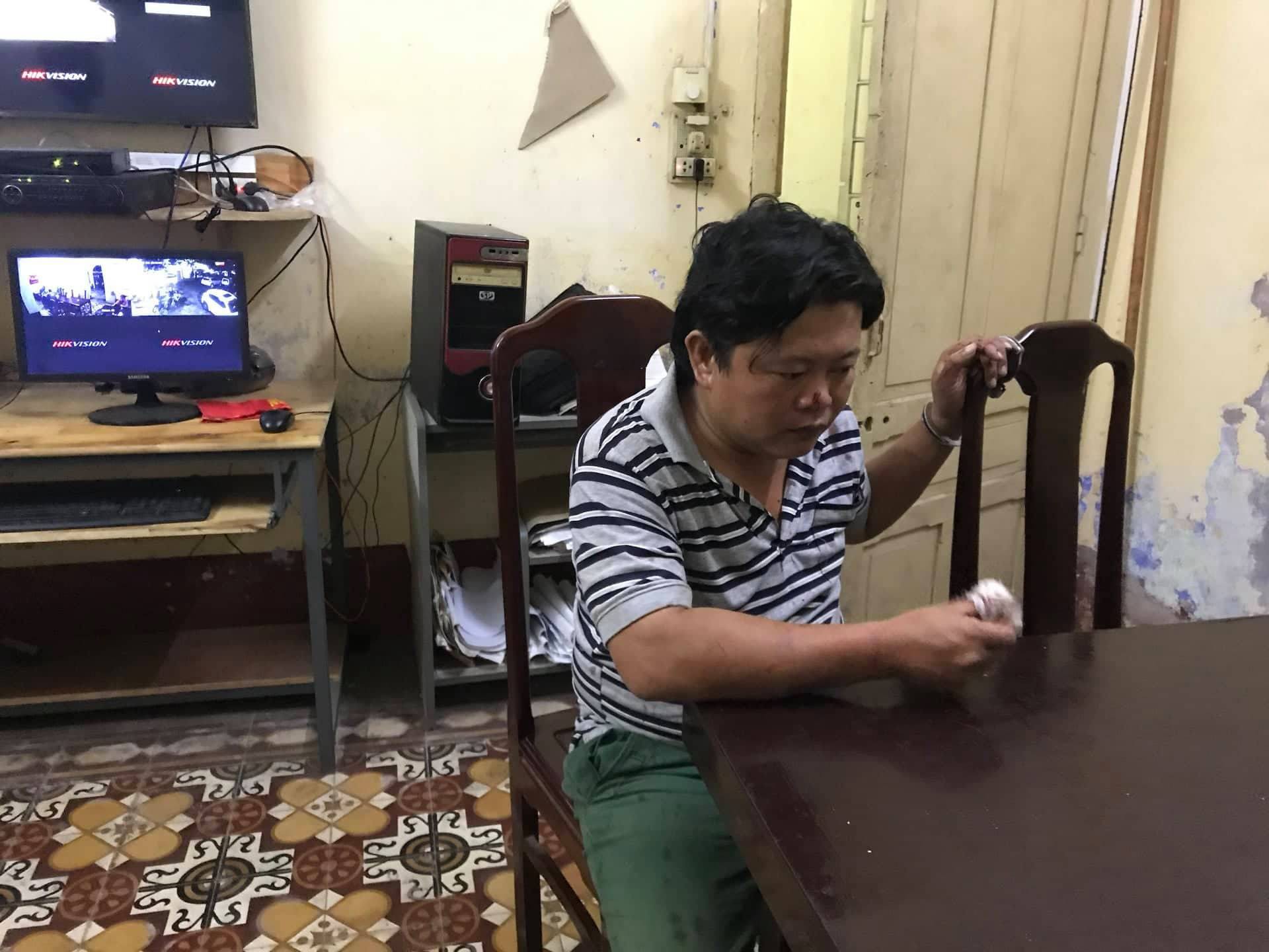 Bắt nóng kẻ đâm 2 người thương vong vì cho rằng hát hò gây ồn