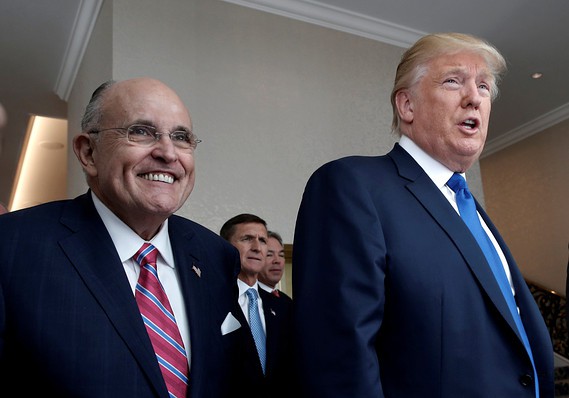 Người nhà đang đe dọa nghiêm trọng đến Tổng thống Donald Trump - Ảnh 1.