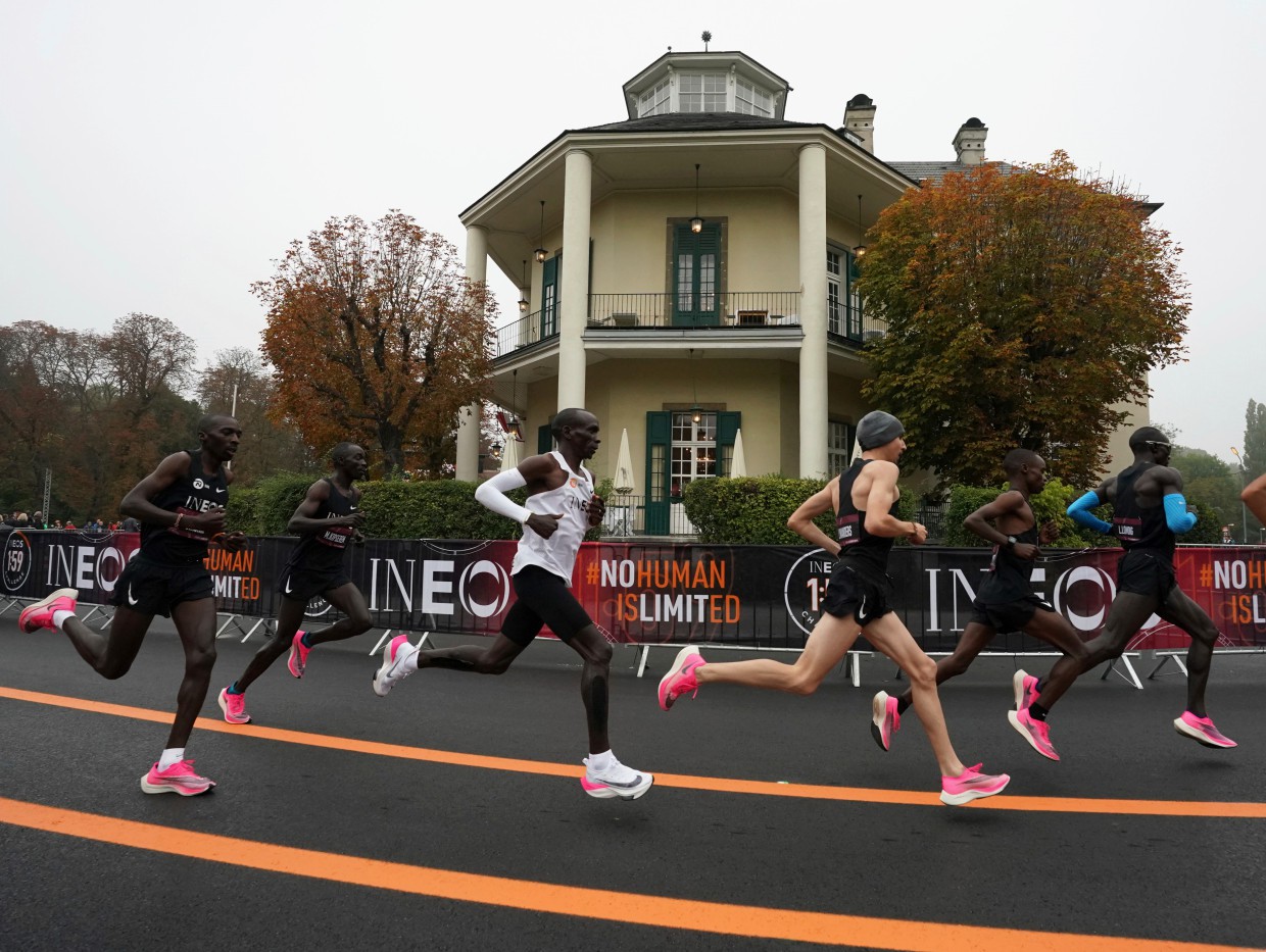Si&ecirc;u nh&acirc;n Eliud Kipchoge chạy marathon dưới mốc 2 giờ - Ảnh 5.