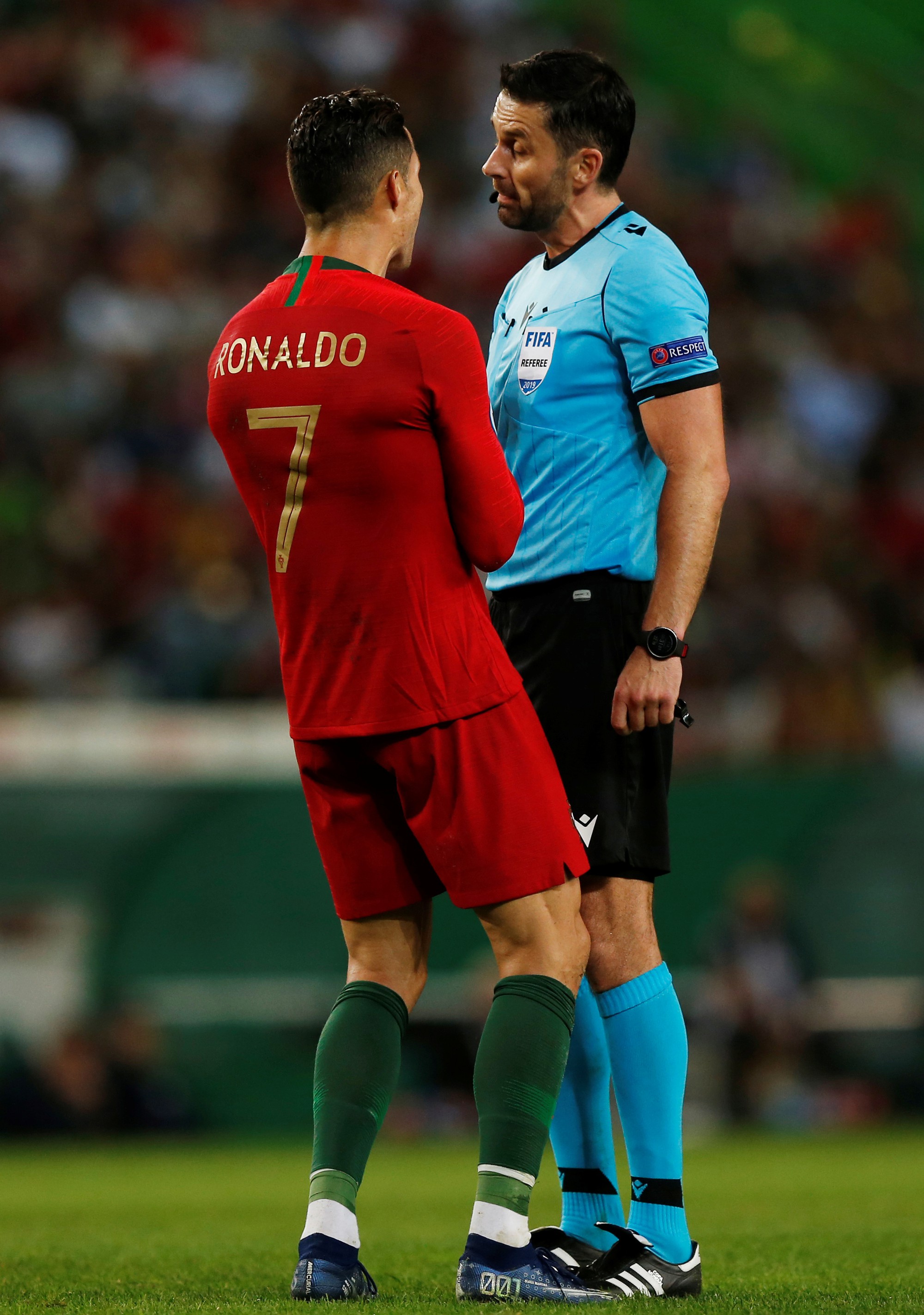 Ronaldo ghi b&agrave;n thứ 699, Bồ Đ&agrave;o Nha chờ chung kết sớm bảng B - Ảnh 3.
