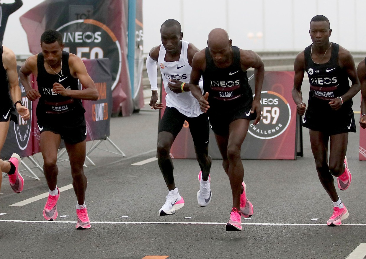 Si&ecirc;u nh&acirc;n Eliud Kipchoge chạy marathon dưới mốc 2 giờ - Ảnh 2.