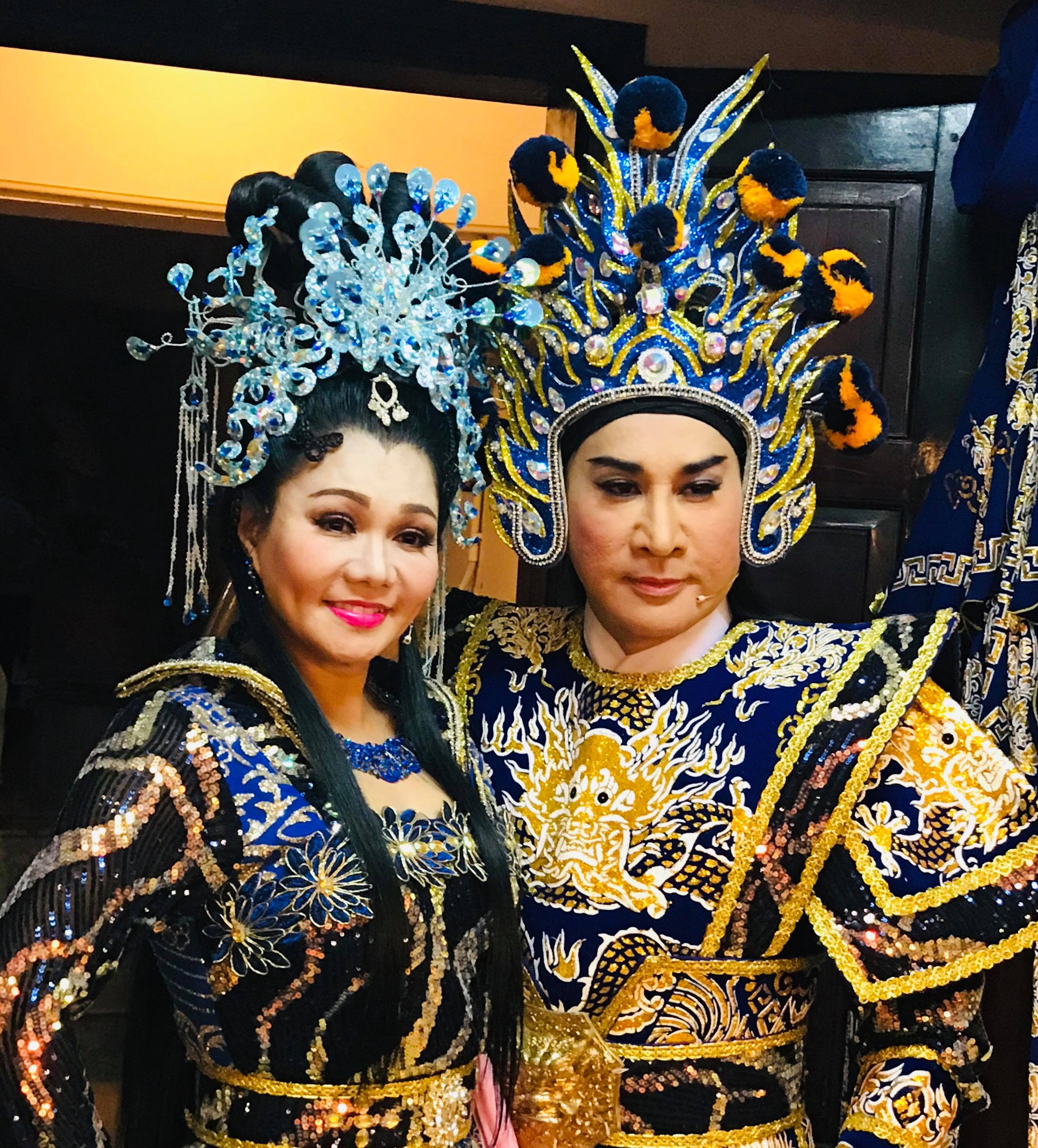 Khán giả Hà Nội xem live show của Kim Tử Long đến nửa đêm - Ảnh 2.